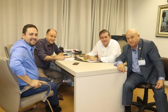 Deputado Eduardo Rocha discute emendas e outras benfeitorias para município de Coxim Deputado Eduardo Rocha discute emendas e outras benfeitorias para município de Coxim