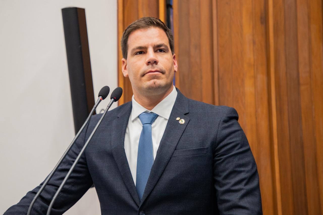 Agora é Lei: Projeto do Capitão Contar que resgata patriotismo nas escolas