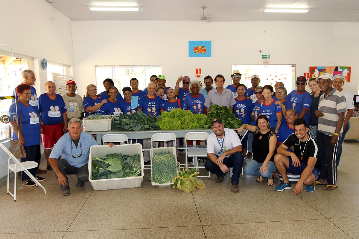 Agronegócio entrega verduras para Idosos do Centro de Convivência “Tia Nega”