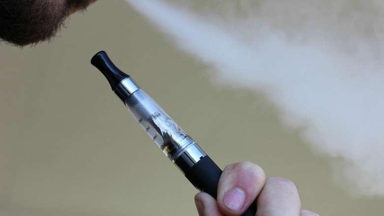 Cigarro eletrônico causa lesão pulmonar, segundo estudos Cigarro eletrônico causa lesão pulmonar, segundo estudos