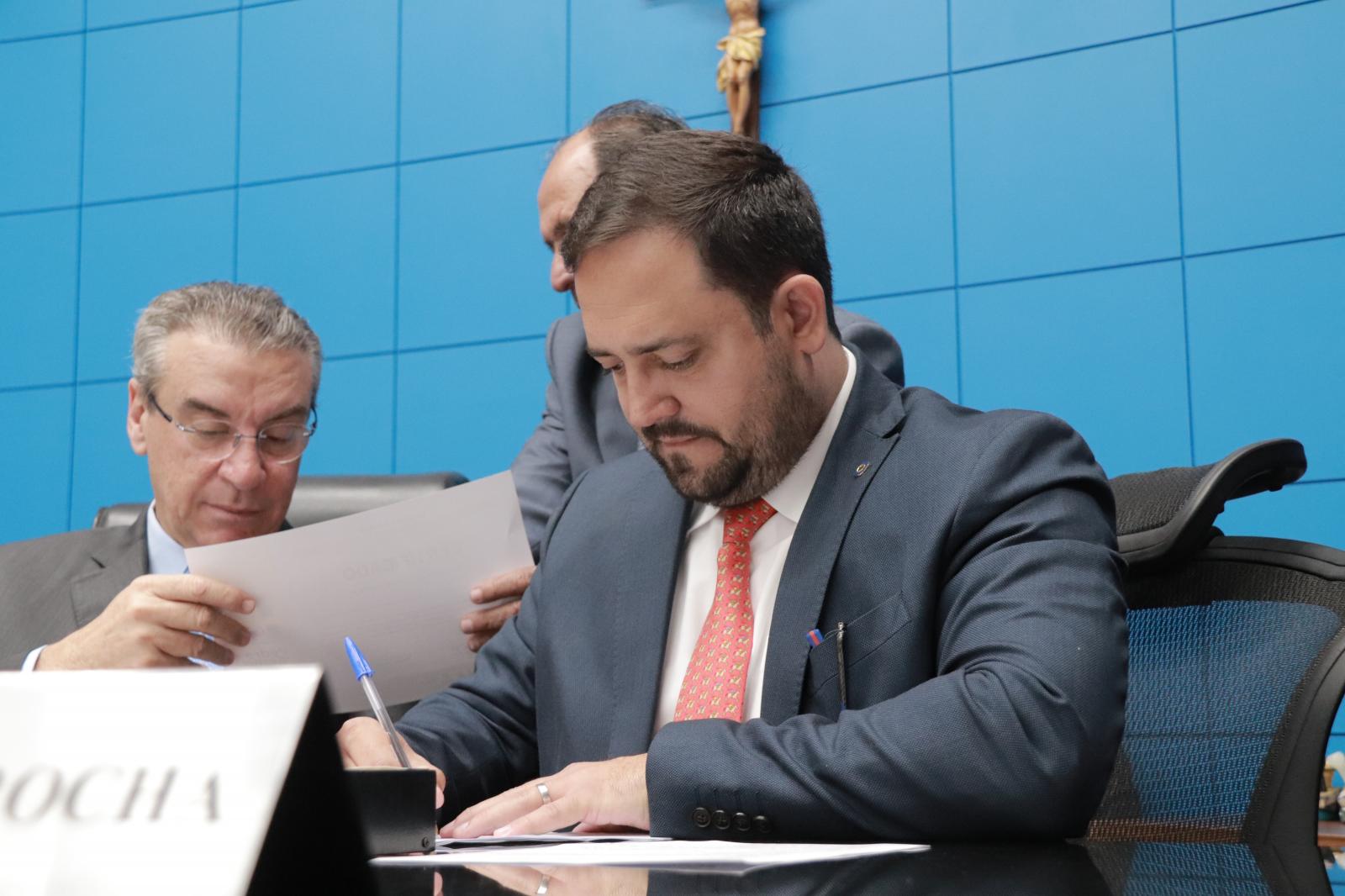 Deputado Marcio Fernandes pede isenção de IPVA para veículos elétricos Deputado Marcio Fernandes pede isenção de IPVA para veículos elétricos