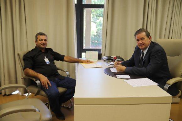 Eduardo Rocha recebe vereador que solicita recursos para odontologia Eduardo Rocha recebe vereador que solicita recursos para odontologia
