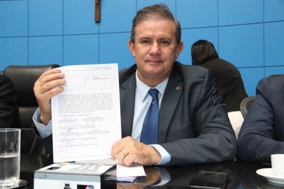 Eduardo Rocha solicita que presidente e bancada federal não permita taxação em energia solar