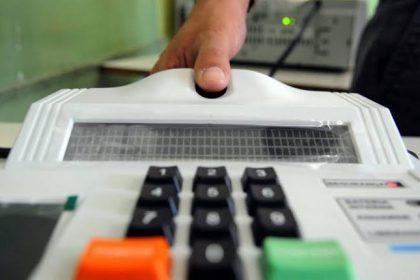 Eleitores do Distrito de Arapuá terão transporte fornecido pela Prefeitura para realizar o Cadastramento Biométrico em Três Lagoas Eleitores do Distrito de Arapuá terão transporte fornecido pela Prefeitura para realizar o Cadastramento Biométrico em Três Lagoas