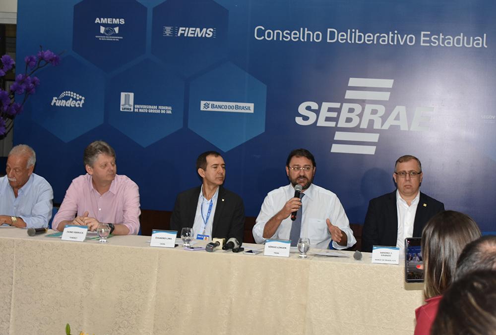 Em reunião com o setor produtivo, BB e Caixa disponibilizam R$ 450 milhões a empresários Em reunião com o setor produtivo, BB e Caixa disponibilizam R$ 450 milhões a empresários