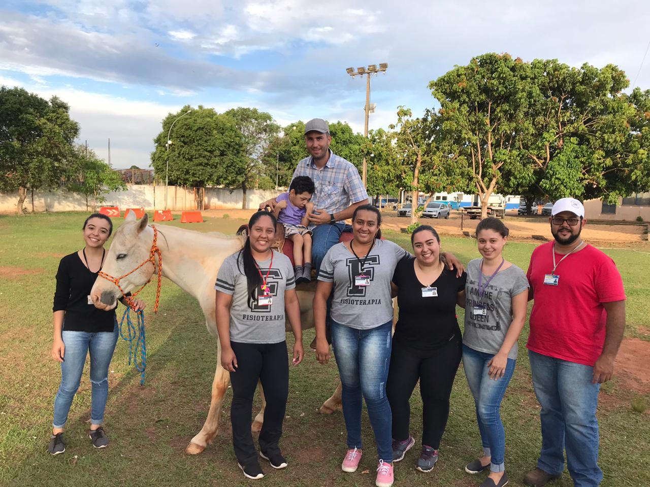 Polícia Militar oferece prática de Equoterapia em Três Lagoas(MS)