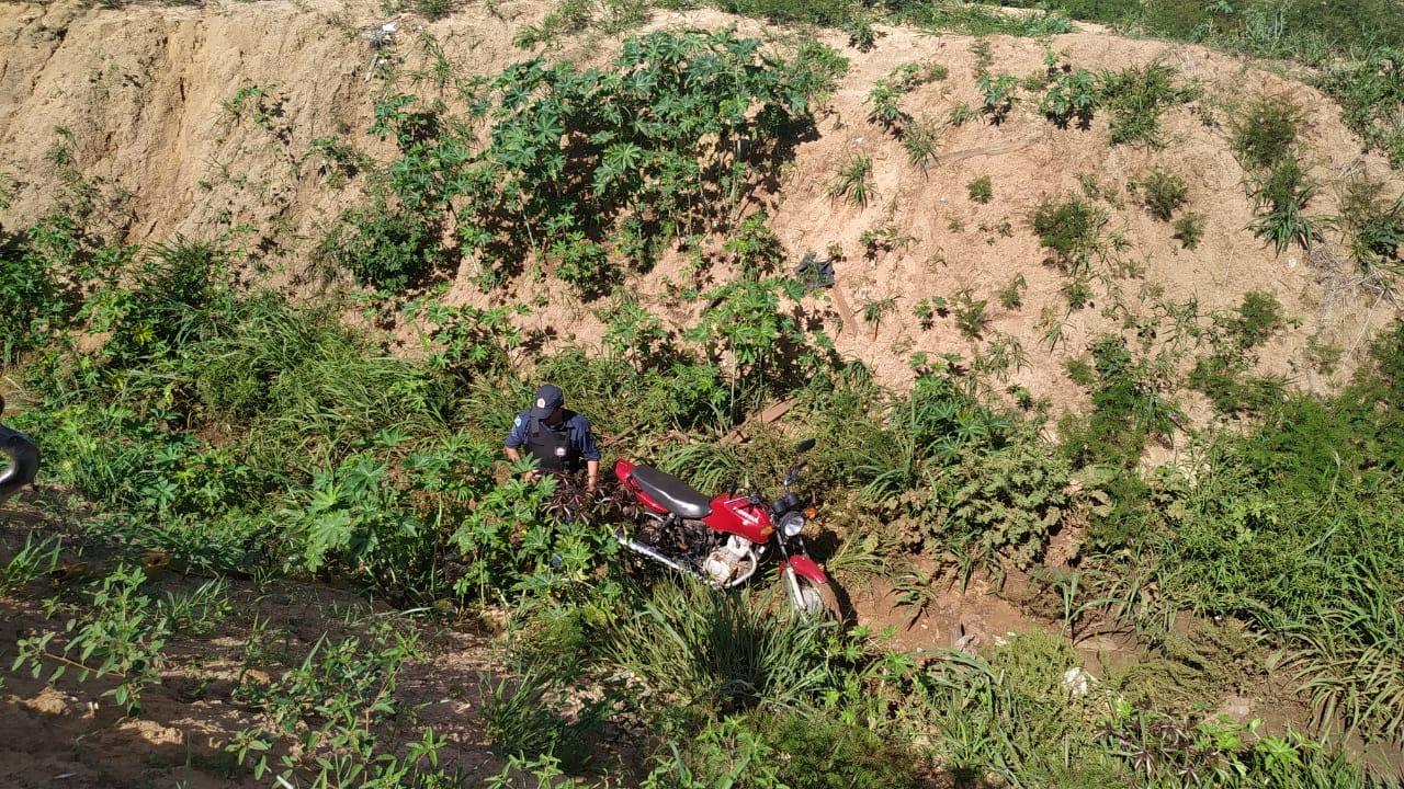 Polícia Militar recupera motocicleta furtada em Água Clara