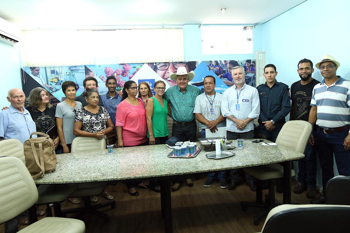 Prefeito empossa nova diretoria da Associação dos Feirantes de Três Lagoas Prefeito empossa nova diretoria da Associação dos Feirantes de Três Lagoas