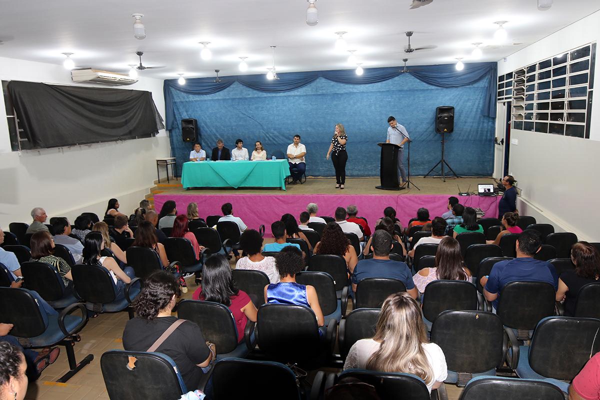 Servidores tomam posse para trabalhar na Saúde, Administração, Assistência, Infraestrutura, Meio Ambiente e Finanças Servidores tomam posse para trabalhar na Saúde, Administração, Assistência, Infraestrutura, Meio Ambiente e Finanças