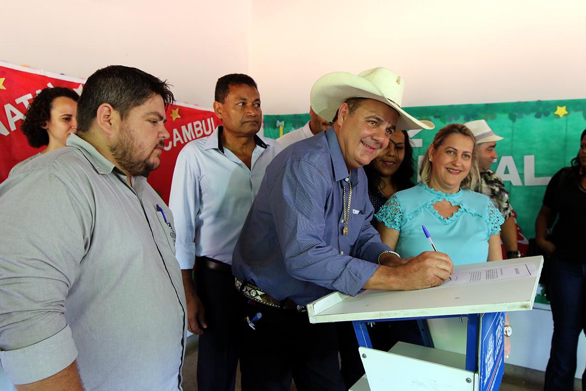 Ordem de serviço para reforma e readequação do CEI Jaci Cambuí é assinada pelo prefeito