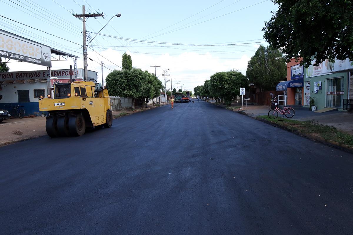 Rua Manoel Pedro de Campos começa a receber recapeamento