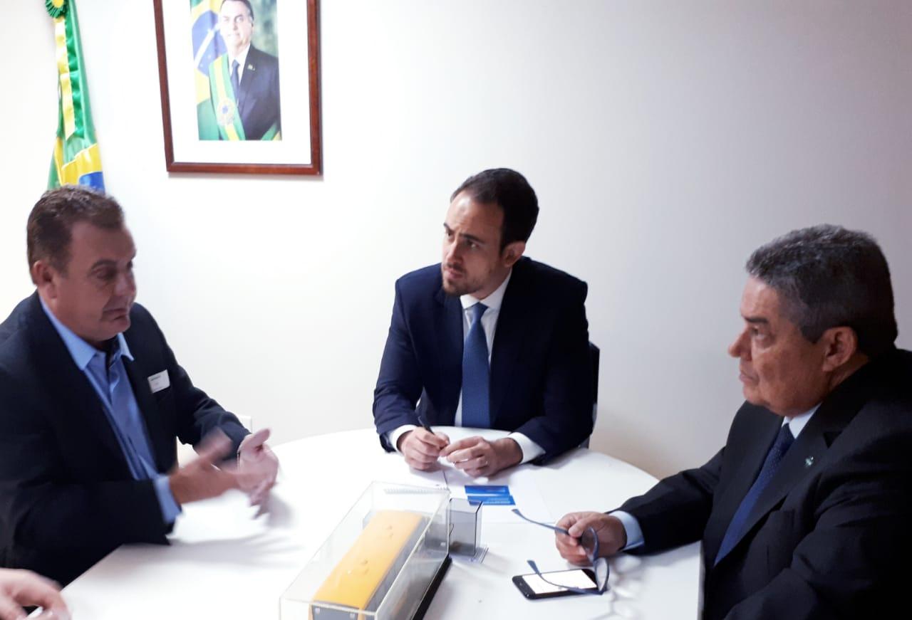 Em Brasília, Guerreiro visita FNDE e com a Senadora Simone anuncia novos recursos Em Brasília, Guerreiro visita FNDE e com a Senadora Simone anuncia novos recursos