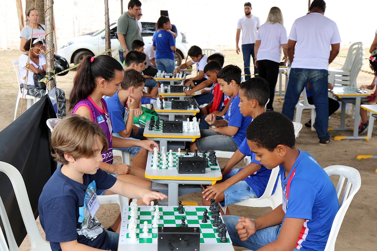 Famílias três-lagoenses prestigiam 3º JAES Famílias três-lagoenses prestigiam 3º JAES
