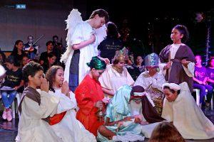 População de Três Lagoas prestigia inauguração das Luzes de Natal na Praça Ramez Tebet