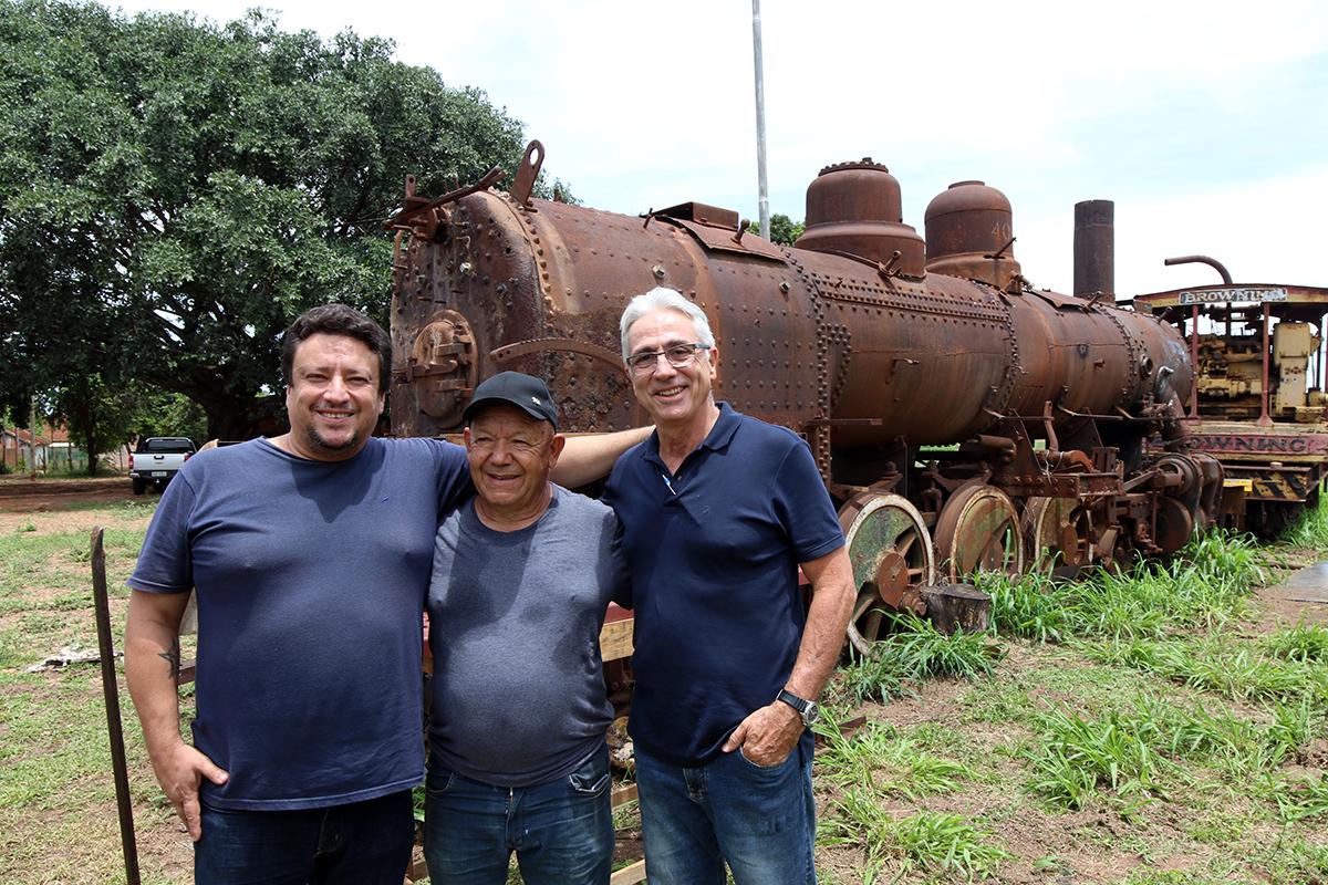Maria Fumaça será restaurada depois de 40 anos de abandono em pátio da NOB Maria Fumaça será restaurada depois de 40 anos de abandono em pátio da NOB