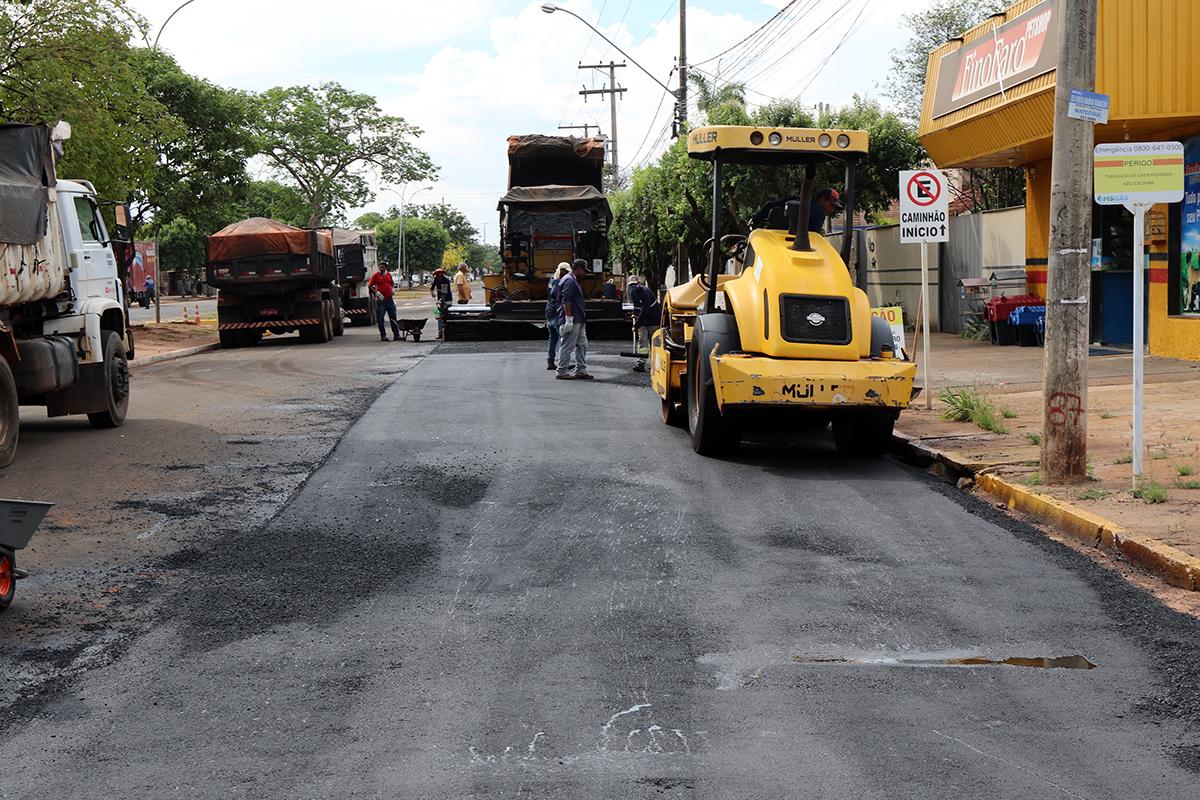 Avenida Rosário Congro é recapeada pela Prefeitura de Três Lagoas