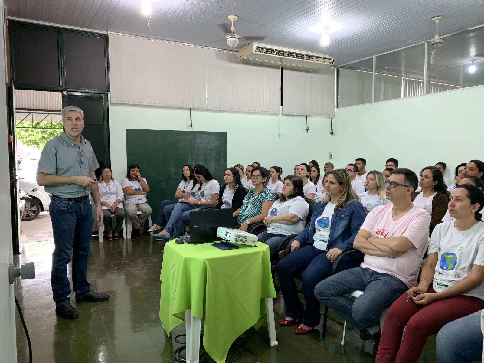 Colaboradores da Unimed Andradina participam de palestra sobre Câncer de Próstata Colaboradores da Unimed Andradina participam de palestra sobre Câncer de Próstata