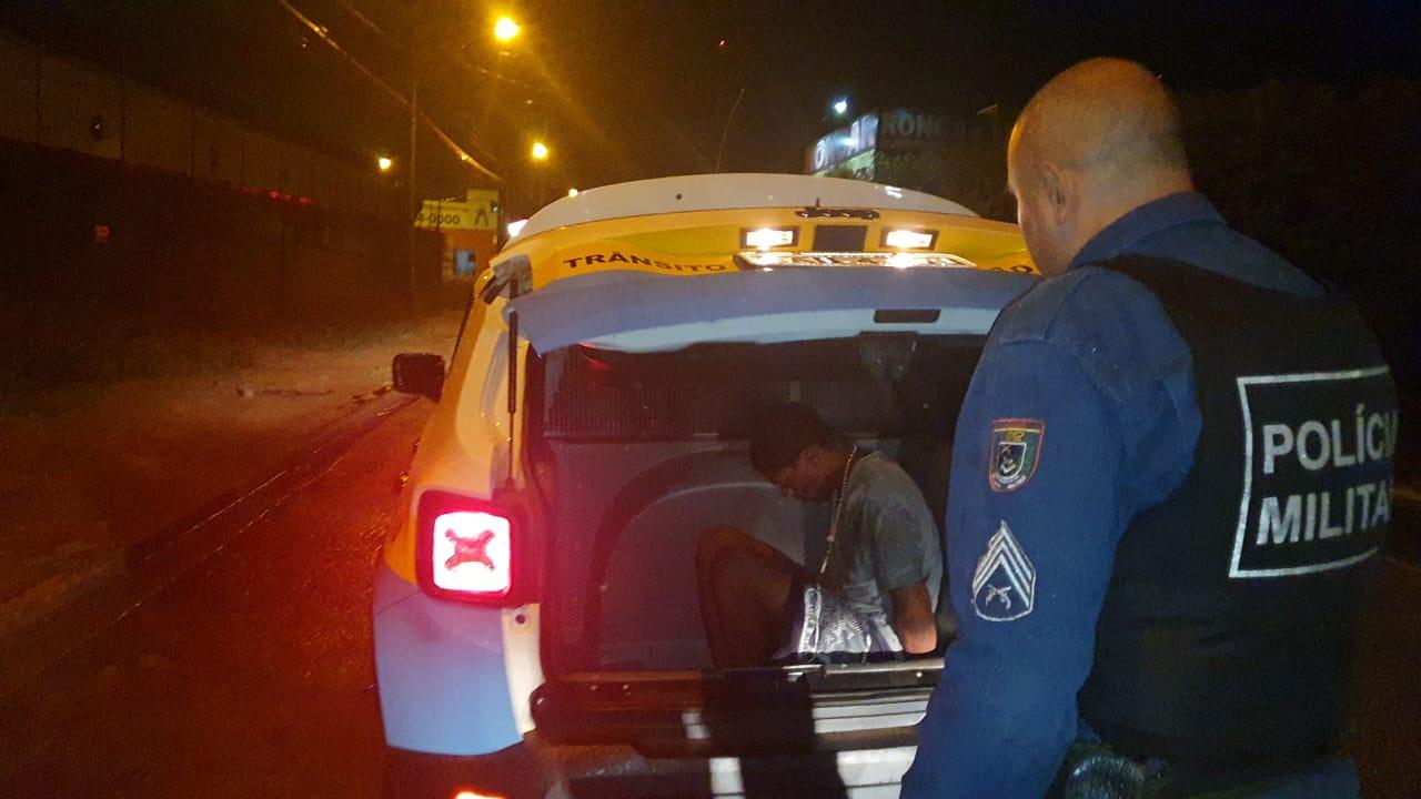 Polícia Militar prende assaltante em flagrante minutos após roubo de celular