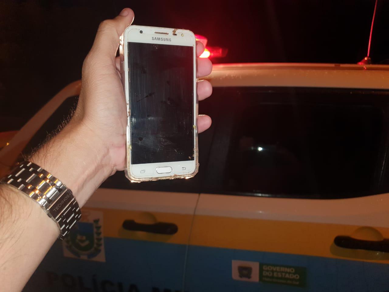Polícia Militar prende assaltante em flagrante minutos após roubo de celular