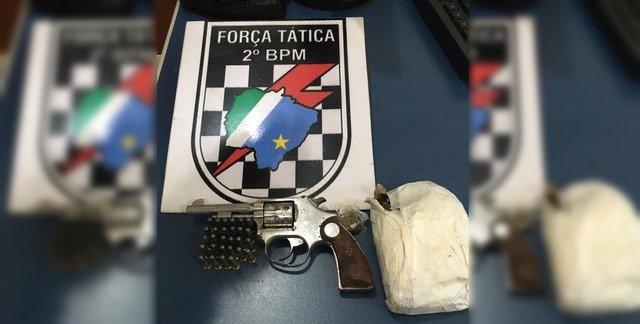 Arma, munições e droga são apreendidas pela PM no Jd Eldorado Arma, munições e droga são apreendidas pela PM no Jd Eldorado