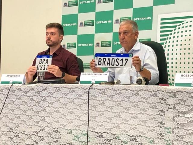 Detran suspende emplacamento para implantar Placa Mercosul em fevereiro Detran suspende emplacamento para implantar Placa Mercosul em fevereiro
