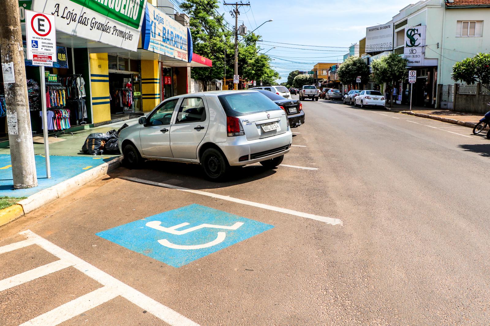 VAGAS ESPECIAIS DE ESTACIONAMENTO – Direito é válido mediante apresentação de cartão VAGAS ESPECIAIS DE ESTACIONAMENTO – Direito é válido mediante apresentação de cartão