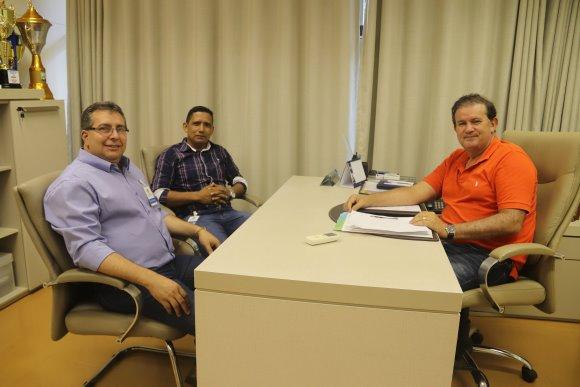 Deputado Eduardo Rocha recebe vereadores de Cassilândia, em seu gabinete Deputado Eduardo Rocha recebe vereadores de Cassilândia, em seu gabinete