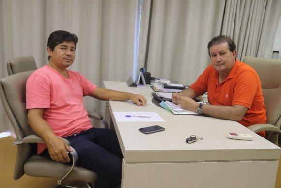 Eduardo Rocha recebe a visita do atual presidente da Câmara Municipal de Costa Rica Eduardo Rocha recebe a visita do atual presidente da Câmara Municipal de Costa Rica