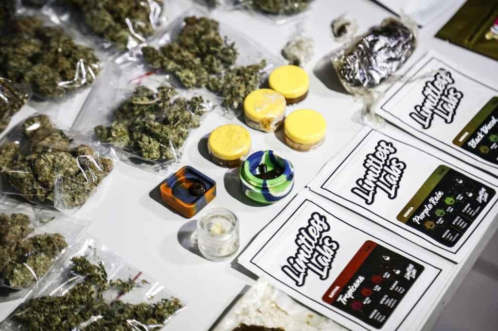 Traficante que abastecia alta sociedade de Campo Grande é preso com R$ 30 mil em drogas Traficante que abastecia alta sociedade de Campo Grande é preso com R$ 30 mil em drogas