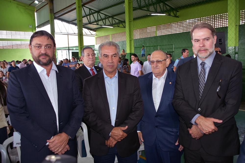 Na entrega de reforma de escola, Longen destaca trabalho do Senai na qualificação de detentos   