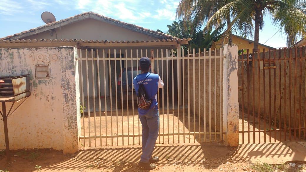 Equipes da Saúde vão aos bairros e alertam moradores quanto aos perigos da Dengue Equipes da Saúde vão aos bairros e alertam moradores quanto aos perigos da Dengue