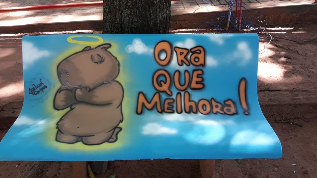 Bancos com pinturas temáticas ampliam visual alegre da Lagoa Maior Bancos com pinturas temáticas ampliam visual alegre da Lagoa Maior