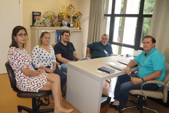 Deputado Eduardo Rocha recebe a visita do prefeito de Água Clara, o Tupete Deputado Eduardo Rocha recebe a visita do prefeito de Água Clara, o Tupete