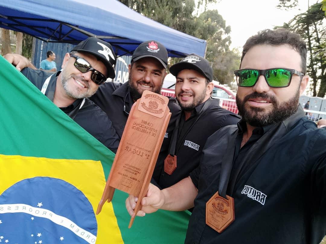 Equipe de assadores de churrasco três-lagoense vence competição no Chile Equipe de assadores de churrasco três-lagoense vence competição no Chile