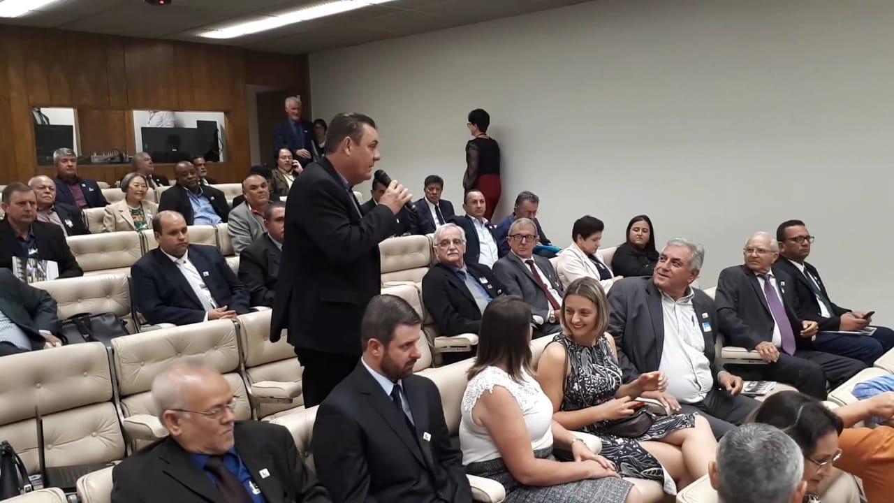 Em Brasília, municípios e AMUSUH discutem perda de recursos do ICMS e ISS com reforma tributária