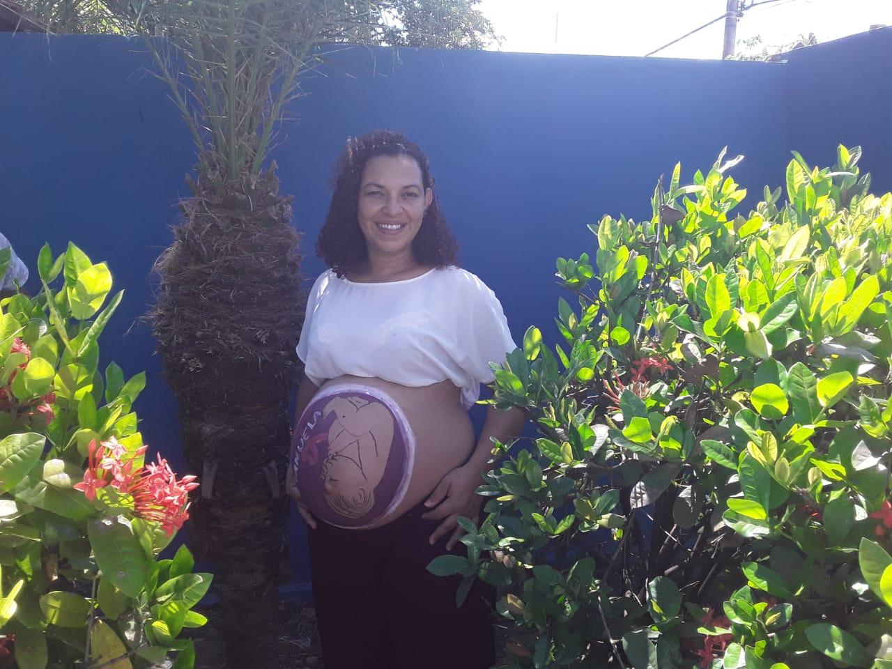 PRÉ-NATAL – Barrigas de gestantes da Unidade de Saúde Interlagos recebem pinturas gestacionais