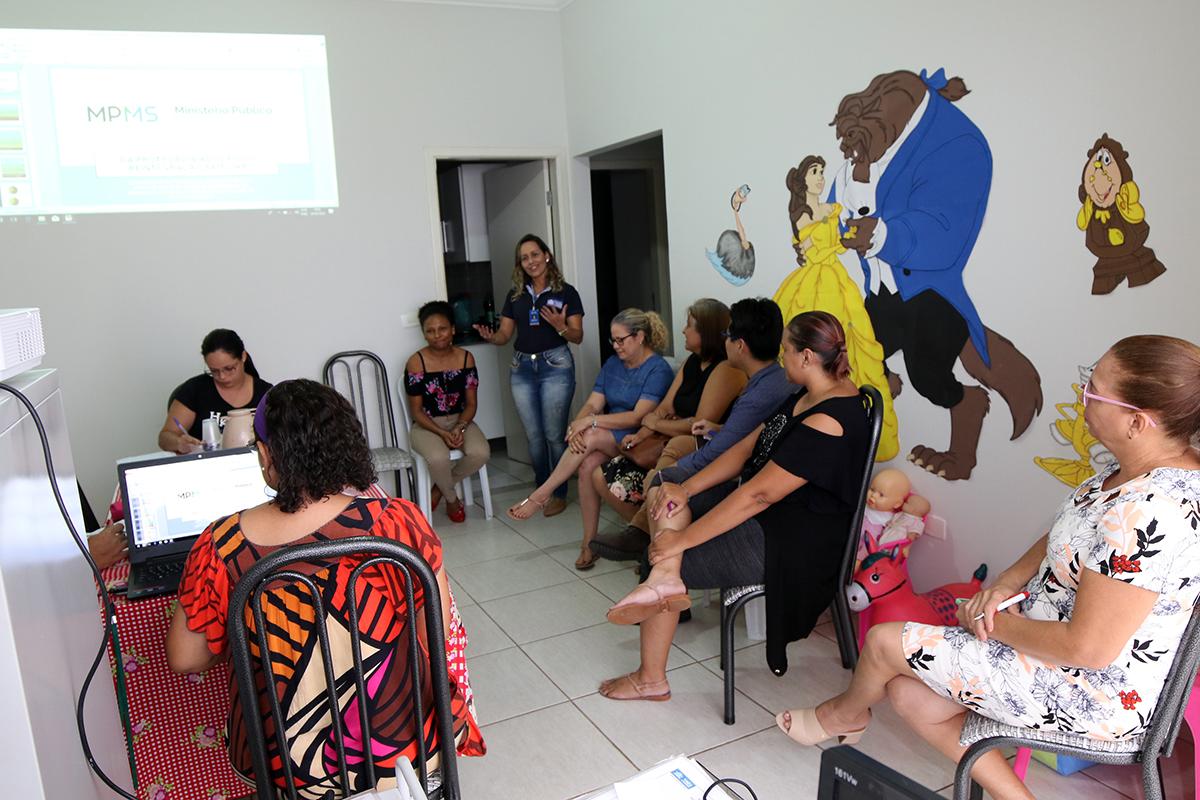 FAMILIA ACOLHEDORA – Famílias participam de capacitação para habilitação do serviço de acolhimento