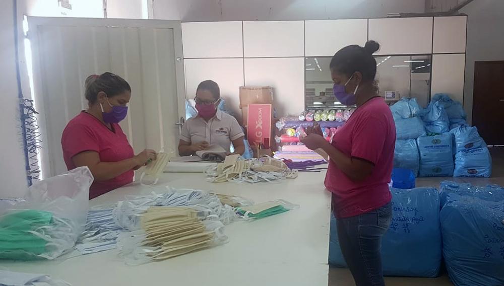 Indústrias do vestuário da Capital produzem máscaras de proteção para doar e comercializar Indústrias do vestuário da Capital produzem máscaras de proteção para doar e comercializar