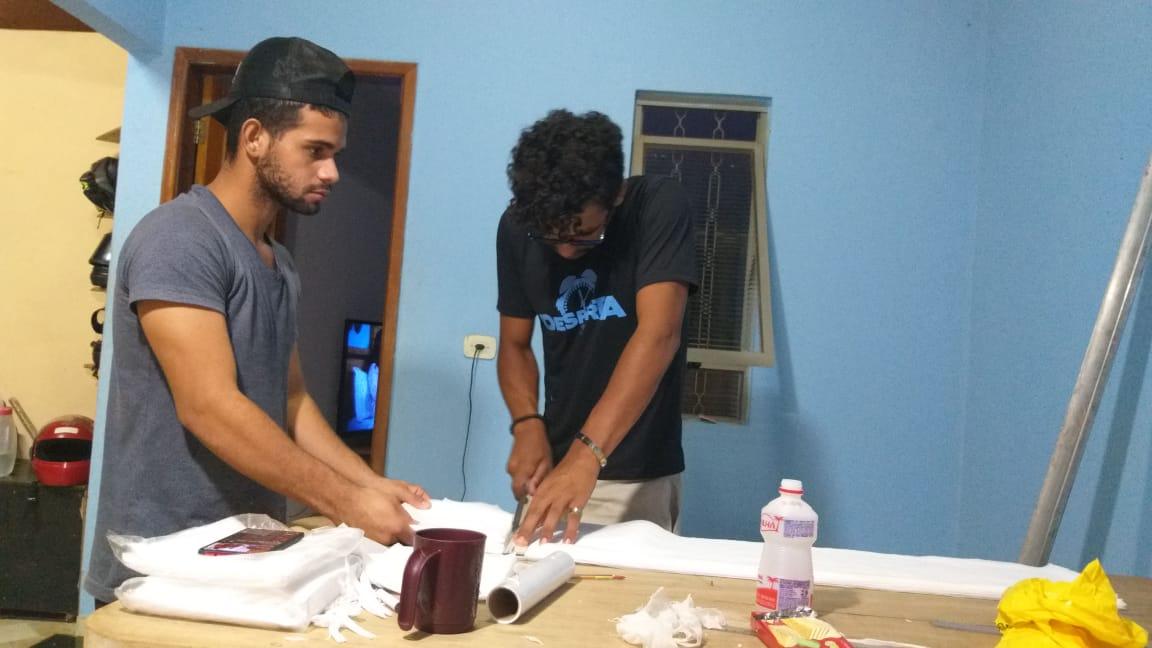 Prefeitura fornece tecido e 42 voluntárias costuram máscaras para saúde