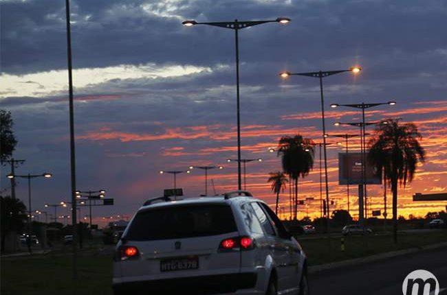 Chega à Câmara projeto que isenta 35 mil famílias da taxa de iluminação em Campo Grande