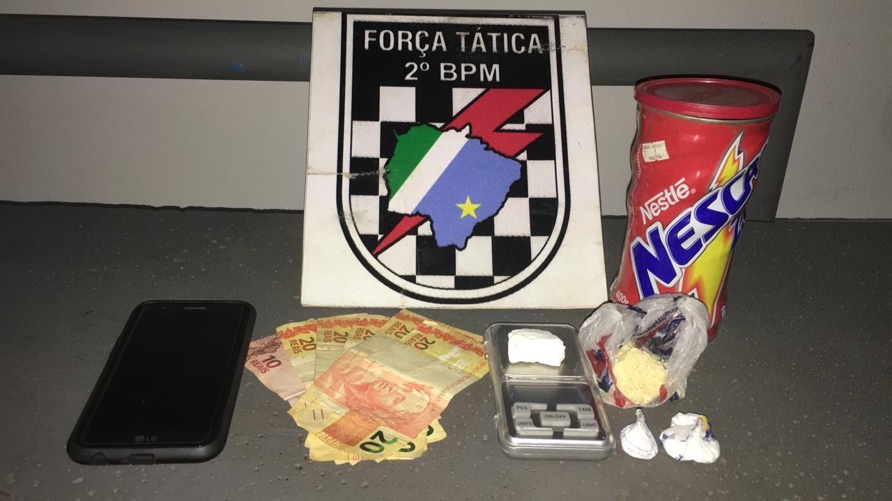 Com ajuda do canil, PM apreende drogas e prende interno do semiaberto que estava em liberdade devido a Covid-19