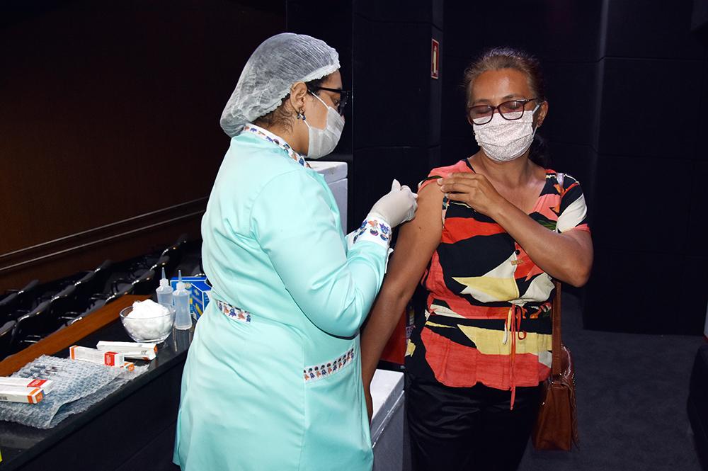 Em tempos de Covid-19, Sistema Fiems antecipa vacinação de colaboradores contra a gripe Em tempos de Covid-19, Sistema Fiems antecipa vacinação de colaboradores contra a gripe