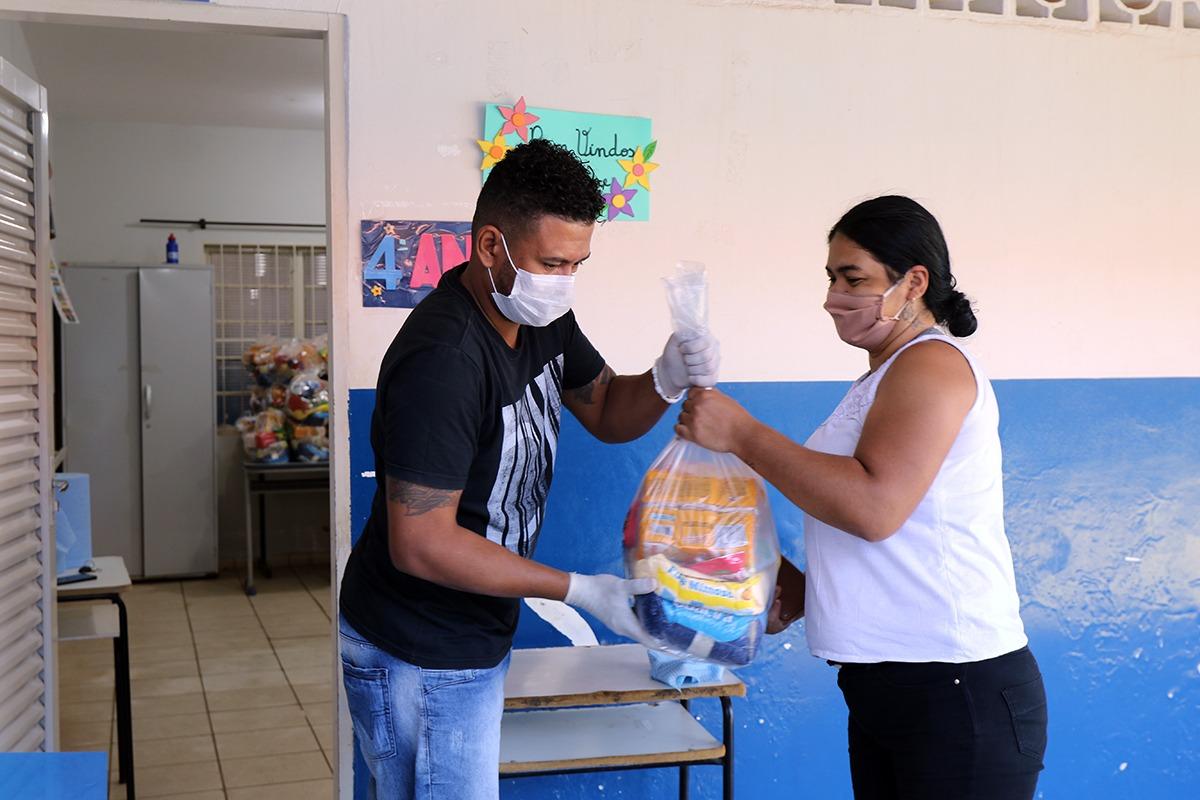 Prefeitura de Três Lagoas inicia nesta segunda-feira (18) entrega dos kits alimentação escolar aos alunos cadastrados no Bolsa Família Prefeitura de Três Lagoas inicia nesta segunda-feira (18) entrega dos kits alimentação escolar aos alunos cadastrados no Bolsa Família