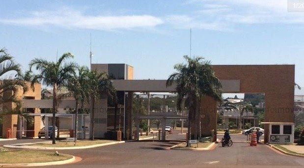Juiz determina que casal morador em condomínio de luxo cumpra isolamento social
