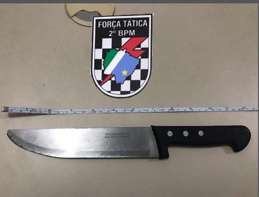 Homem tenta esfaquear ex-namorada e acaba preso em flagrante