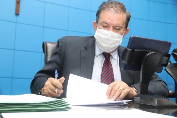 Presidindo a sessão, Eduardo Rocha emite pareceres e vota favorável para calamidade de cinco municípios Presidindo a sessão, Eduardo Rocha emite pareceres e vota favorável para calamidade de cinco municípios