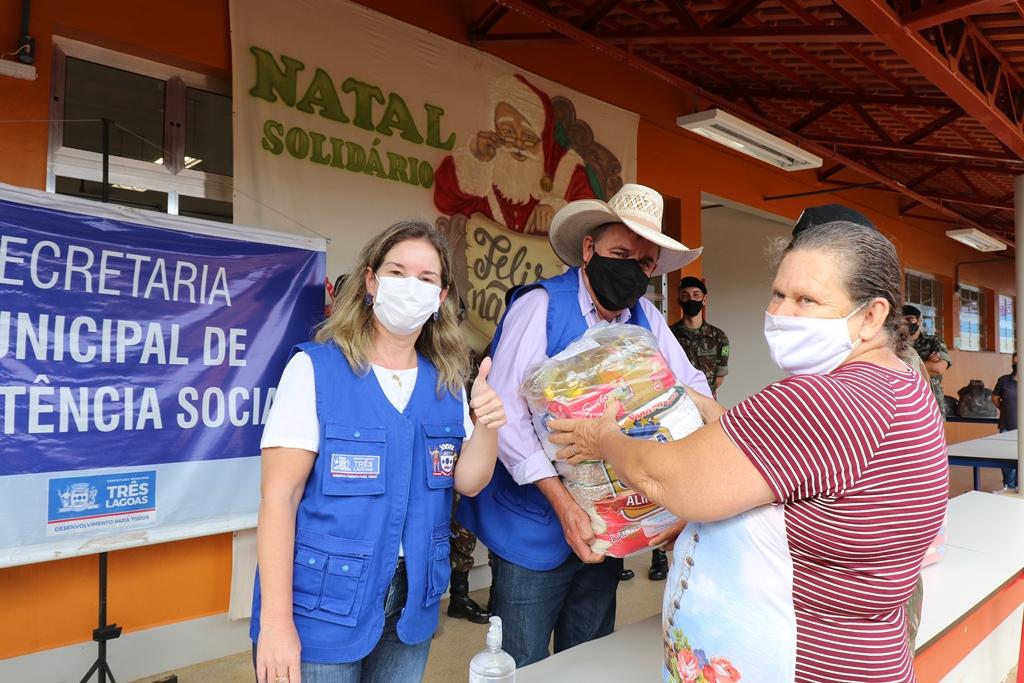 NATAL SOLIDÁRIO – Mais de 1,2 mil famílias do CRAS “Ana Maria Moreira” estão recebendo cesta de alimentos
