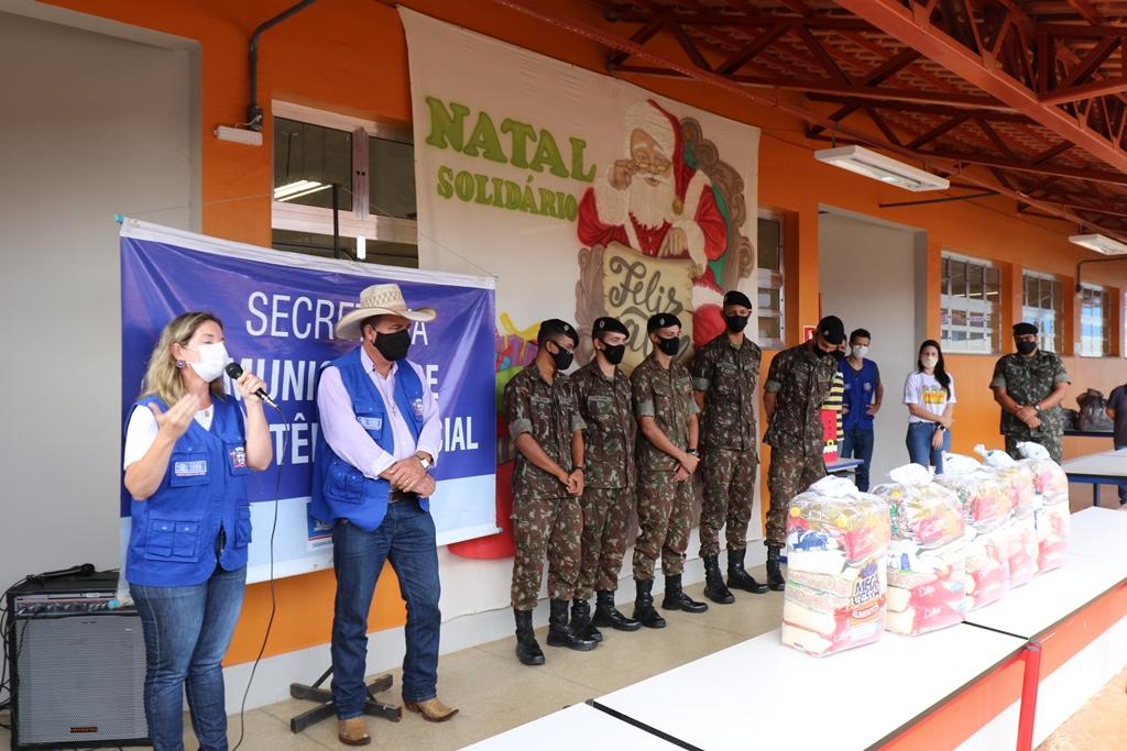 NATAL SOLIDÁRIO – Mais de 1,2 mil famílias do CRAS “Ana Maria Moreira” estão recebendo cesta de alimentos