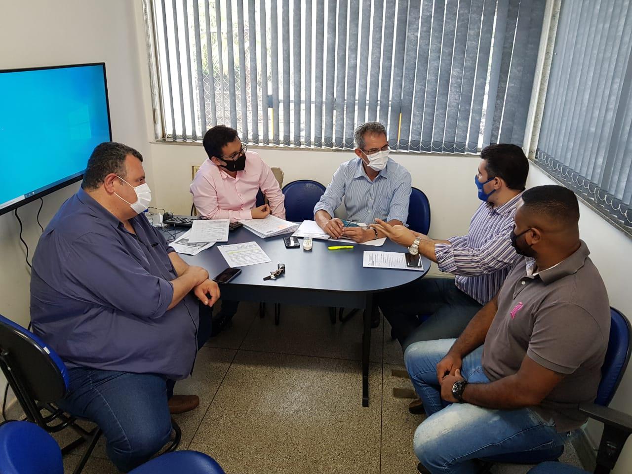 Secretário de administração recebe vereadores para tratar sobre candidatos do Processo Seletivo considerados inaptos temporários Secretário de administração recebe vereadores para tratar sobre candidatos do Processo Seletivo considerados inaptos temporários