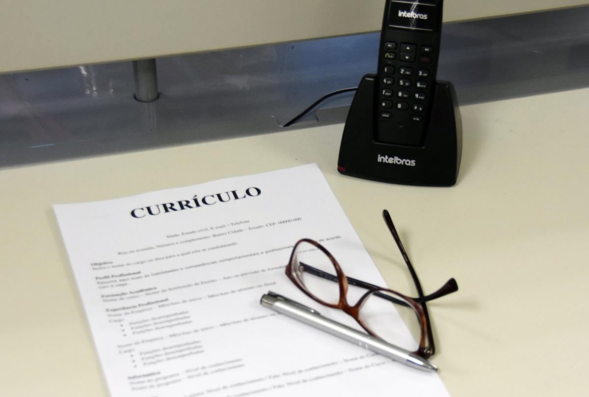 IEL dá dicas de como preparar currículo para quem está em busca de emprego